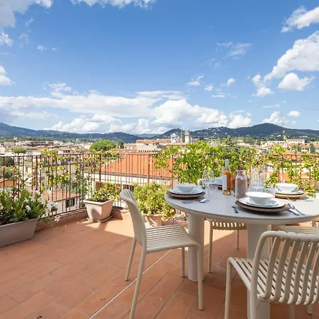 Modern With Skyline Views Apartment *